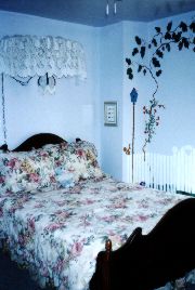 Garden Room queen size bed